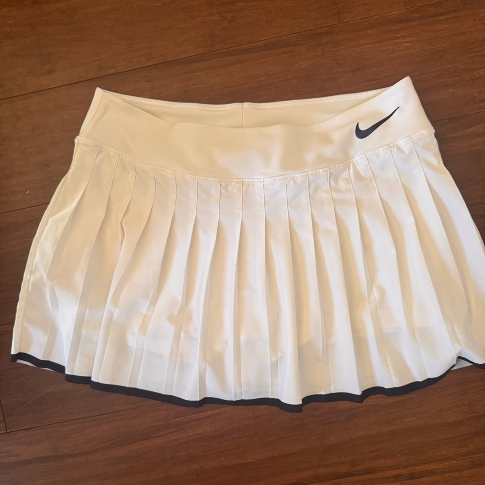 Nike Dri-Fit Victory Tennis white Skirt Size medium w/black Bella Hadid RARE - Picture 3 of 6